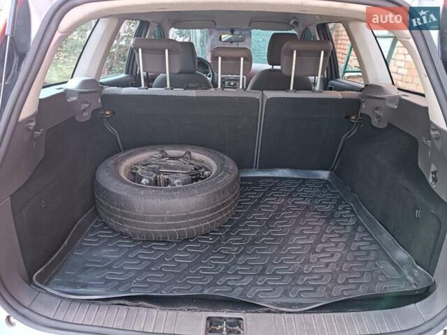 Серый Форд Фокус, объемом двигателя 1.6 л и пробегом 359 тыс. км за 3899 $, фото 8 на Automoto.ua