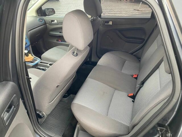 Серый Форд Фокус, объемом двигателя 1.6 л и пробегом 339 тыс. км за 4500 $, фото 4 на Automoto.ua