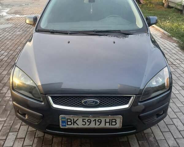 Серый Форд Фокус, объемом двигателя 1.6 л и пробегом 400 тыс. км за 6000 $, фото 3 на Automoto.ua
