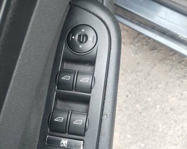 Серый Форд Фокус, объемом двигателя 1.6 л и пробегом 277 тыс. км за 3900 $, фото 3 на Automoto.ua