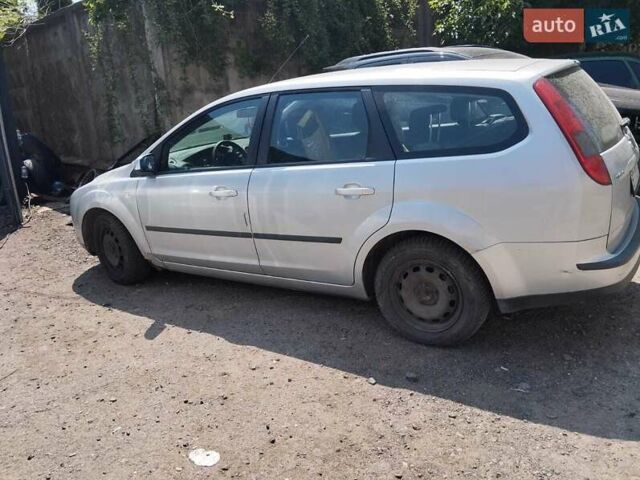 Серый Форд Фокус, объемом двигателя 1.6 л и пробегом 380 тыс. км за 4000 $, фото 2 на Automoto.ua