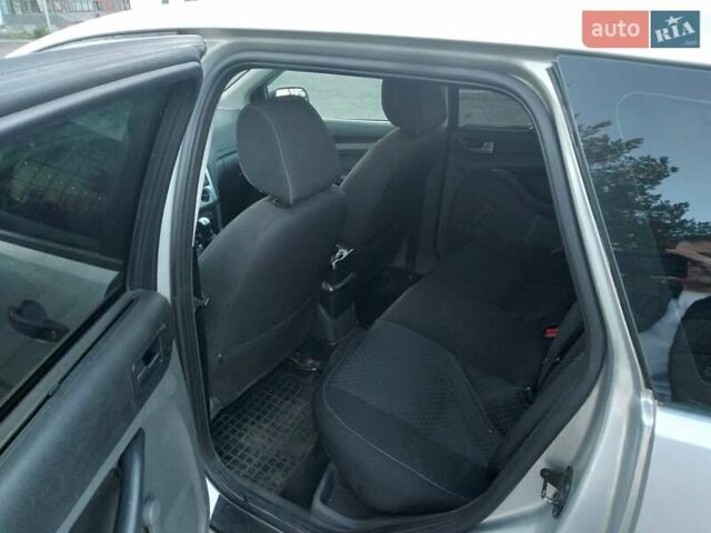 Серый Форд Фокус, объемом двигателя 1.6 л и пробегом 240 тыс. км за 4500 $, фото 2 на Automoto.ua