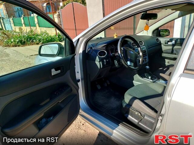 Серый Форд Фокус, объемом двигателя 1.8 л и пробегом 202 тыс. км за 4200 $, фото 2 на Automoto.ua