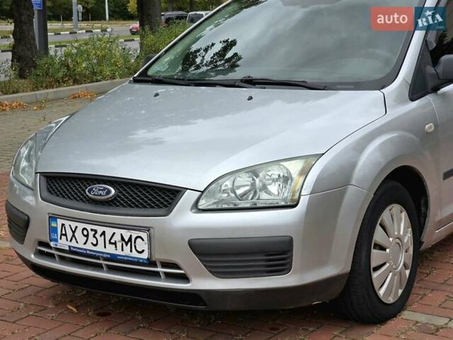 Серый Форд Фокус, объемом двигателя 1.56 л и пробегом 180 тыс. км за 3400 $, фото 4 на Automoto.ua