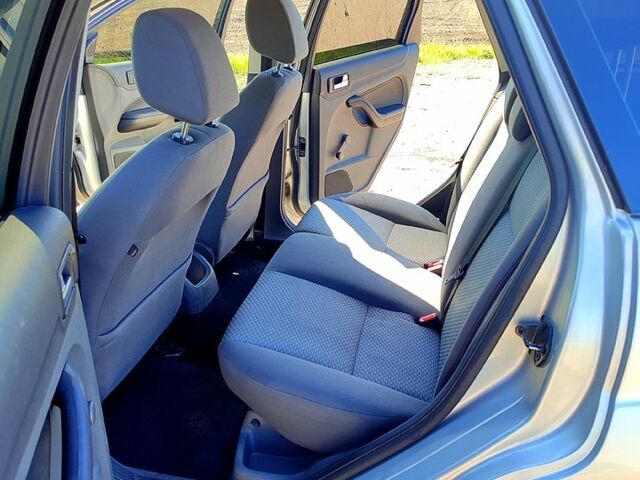 Серый Форд Фокус, объемом двигателя 1.6 л и пробегом 208 тыс. км за 5500 $, фото 5 на Automoto.ua