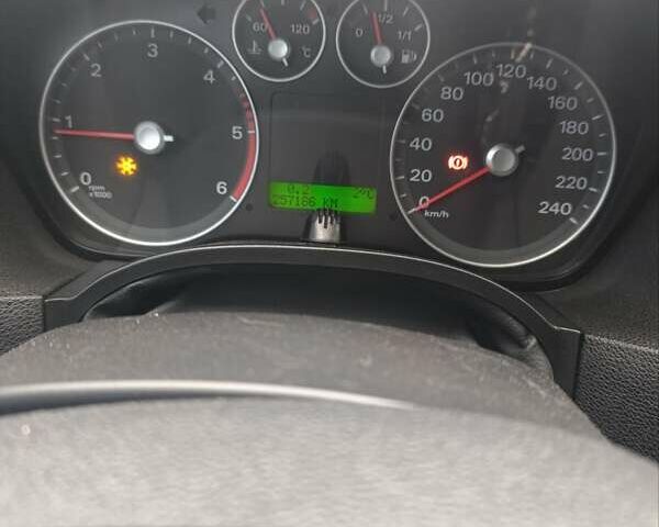 Серый Форд Фокус, объемом двигателя 1.75 л и пробегом 257 тыс. км за 4800 $, фото 6 на Automoto.ua