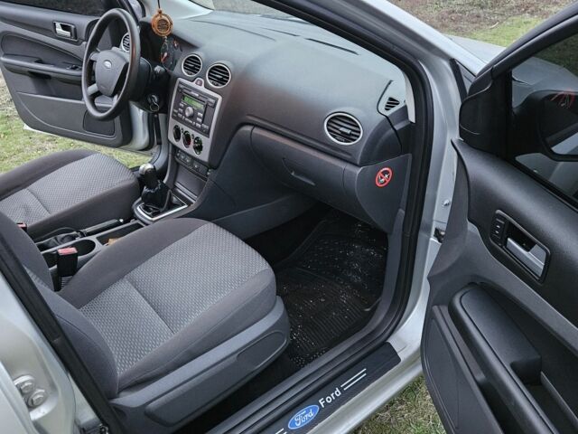 Серый Форд Фокус, объемом двигателя 1.8 л и пробегом 220 тыс. км за 4950 $, фото 17 на Automoto.ua