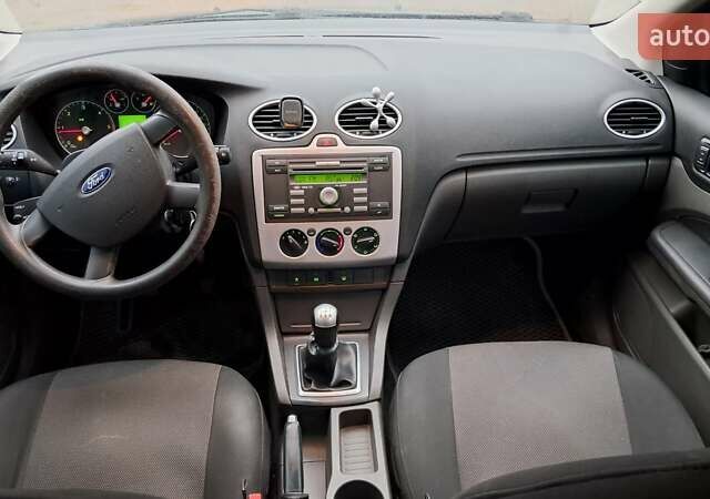 Сірий Форд Фокус, об'ємом двигуна 1.6 л та пробігом 220 тис. км за 4500 $, фото 8 на Automoto.ua