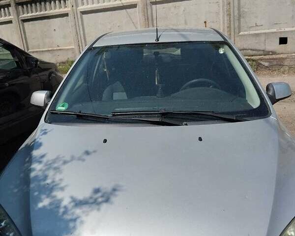 Серый Форд Фокус, объемом двигателя 1.6 л и пробегом 380 тыс. км за 4000 $, фото 1 на Automoto.ua