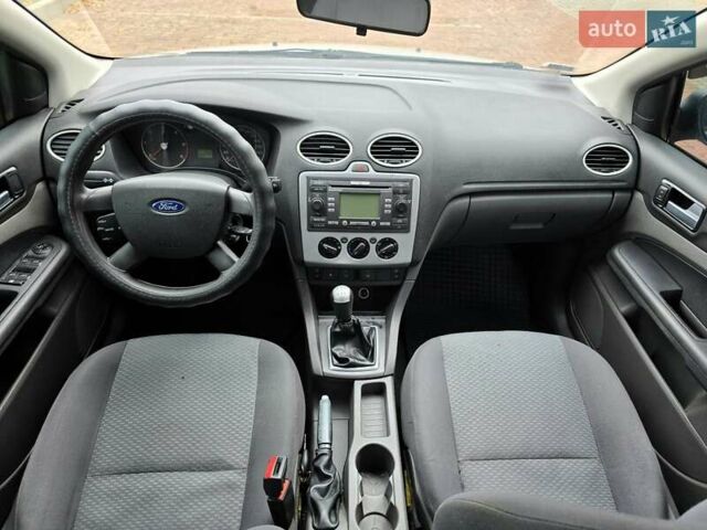 Серый Форд Фокус, объемом двигателя 1.56 л и пробегом 180 тыс. км за 3400 $, фото 23 на Automoto.ua