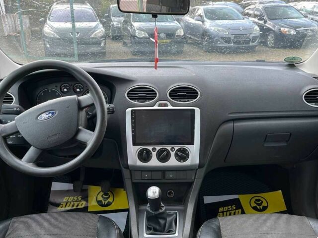 Серый Форд Фокус, объемом двигателя 1.6 л и пробегом 287 тыс. км за 4500 $, фото 8 на Automoto.ua