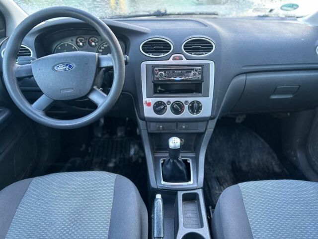 Сірий Форд Фокус, об'ємом двигуна 1.6 л та пробігом 299 тис. км за 2250 $, фото 3 на Automoto.ua