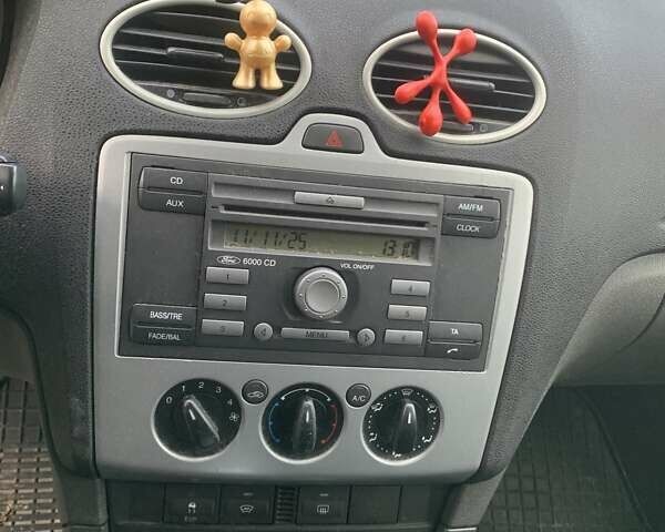 Серый Форд Фокус, объемом двигателя 1.6 л и пробегом 278 тыс. км за 3550 $, фото 13 на Automoto.ua