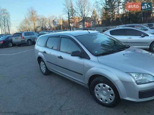 Серый Форд Фокус, объемом двигателя 1.6 л и пробегом 240 тыс. км за 4500 $, фото 3 на Automoto.ua