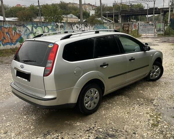 Серый Форд Фокус, объемом двигателя 1.6 л и пробегом 219 тыс. км за 4500 $, фото 6 на Automoto.ua