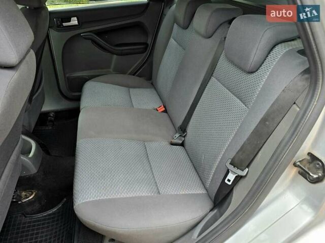 Серый Форд Фокус, объемом двигателя 1.56 л и пробегом 180 тыс. км за 3400 $, фото 17 на Automoto.ua