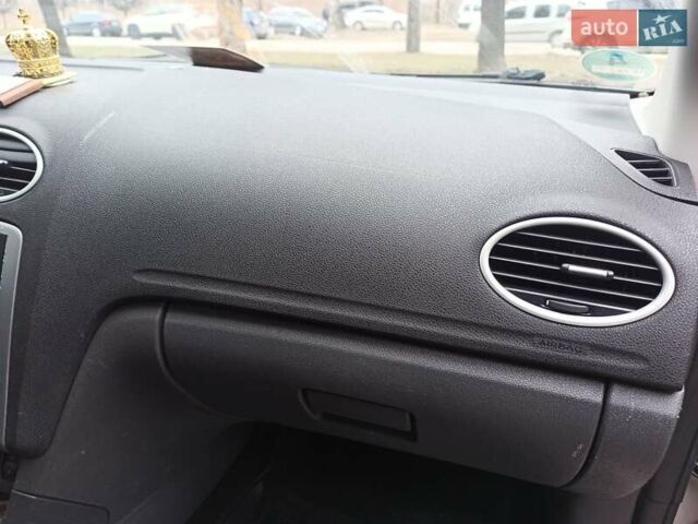 Серый Форд Фокус, объемом двигателя 2 л и пробегом 276 тыс. км за 5200 $, фото 18 на Automoto.ua