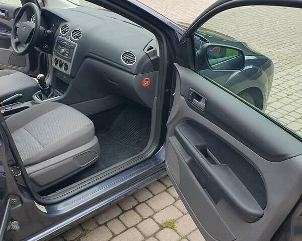 Сірий Форд Фокус, об'ємом двигуна 1.6 л та пробігом 229 тис. км за 4999 $, фото 17 на Automoto.ua