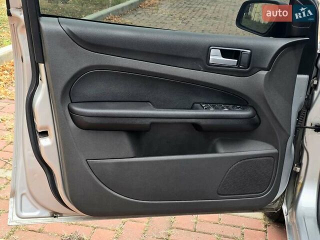 Серый Форд Фокус, объемом двигателя 1.56 л и пробегом 180 тыс. км за 3400 $, фото 13 на Automoto.ua