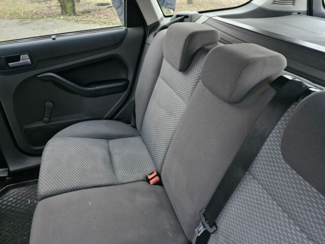 Сірий Форд Фокус, об'ємом двигуна 1.6 л та пробігом 388 тис. км за 2200 $, фото 6 на Automoto.ua