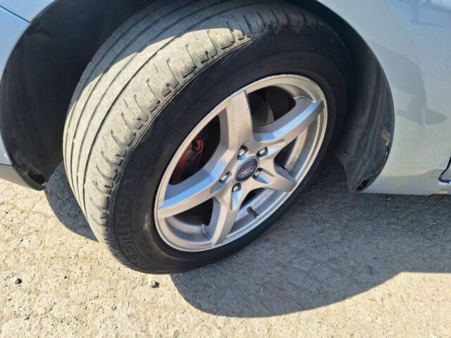 Сірий Форд Фокус, об'ємом двигуна 1.6 л та пробігом 370 тис. км за 4000 $, фото 5 на Automoto.ua