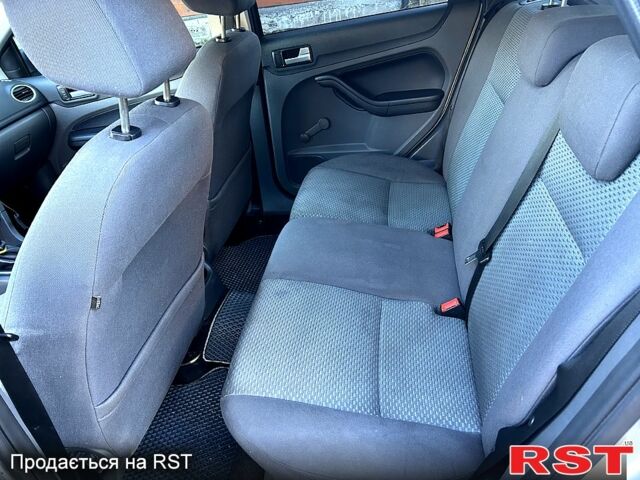 Серый Форд Фокус, объемом двигателя 1.6 л и пробегом 277 тыс. км за 4700 $, фото 6 на Automoto.ua