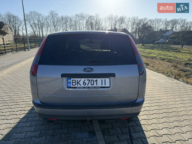 Серый Форд Фокус, объемом двигателя 1.6 л и пробегом 216 тыс. км за 4600 $, фото 8 на Automoto.ua