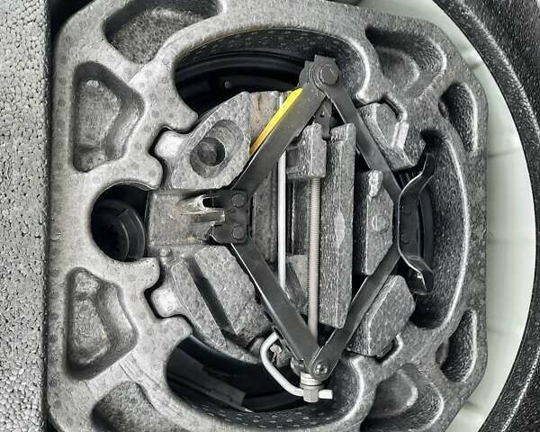 Серый Форд Фокус, объемом двигателя 1.75 л и пробегом 295 тыс. км за 4600 $, фото 15 на Automoto.ua