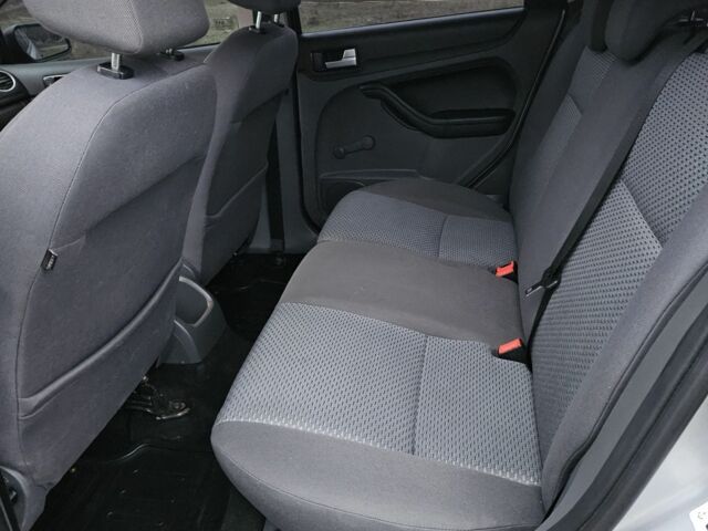 Серый Форд Фокус, объемом двигателя 1.8 л и пробегом 220 тыс. км за 4950 $, фото 16 на Automoto.ua