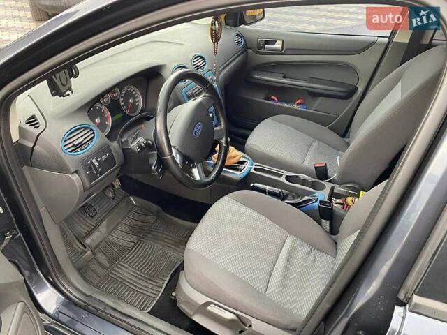 Серый Форд Фокус, объемом двигателя 1.6 л и пробегом 339 тыс. км за 4500 $, фото 13 на Automoto.ua