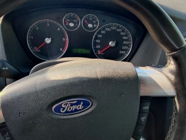 Серый Форд Фокус, объемом двигателя 1.6 л и пробегом 257 тыс. км за 4290 $, фото 5 на Automoto.ua