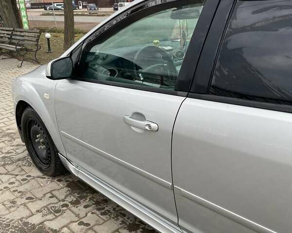 Серый Форд Фокус, объемом двигателя 2 л и пробегом 276 тыс. км за 5200 $, фото 4 на Automoto.ua