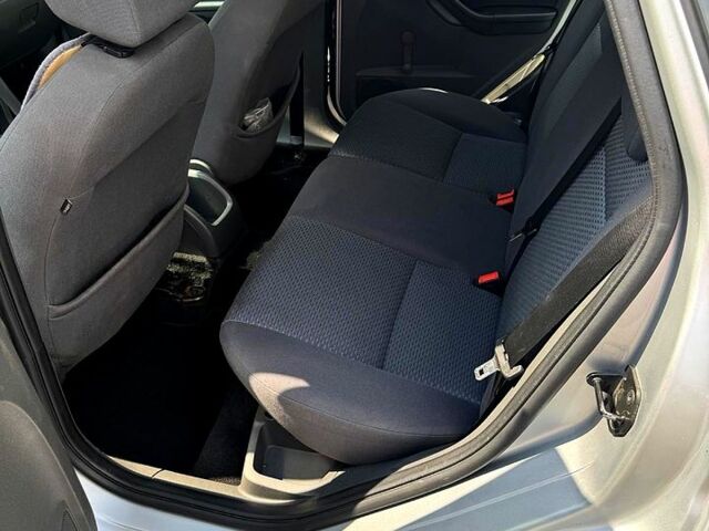 Сірий Форд Фокус, об'ємом двигуна 1.6 л та пробігом 275 тис. км за 4000 $, фото 5 на Automoto.ua