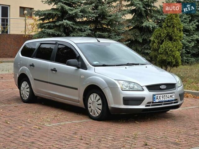 Серый Форд Фокус, объемом двигателя 1.56 л и пробегом 180 тыс. км за 3400 $, фото 9 на Automoto.ua