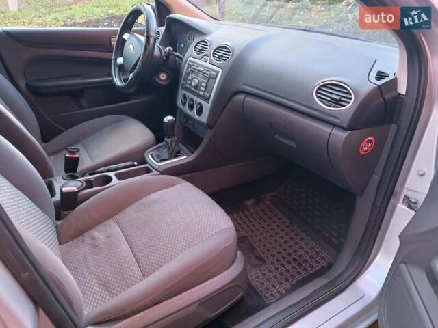 Серый Форд Фокус, объемом двигателя 1.6 л и пробегом 359 тыс. км за 3899 $, фото 10 на Automoto.ua