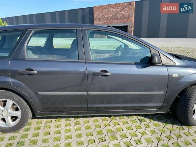 Серый Форд Фокус, объемом двигателя 1.6 л и пробегом 292 тыс. км за 4800 $, фото 10 на Automoto.ua