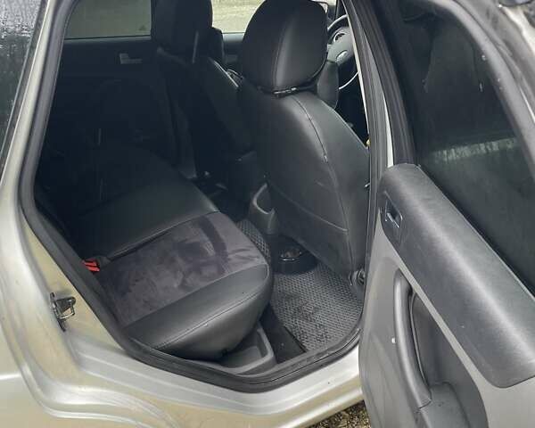 Серый Форд Фокус, объемом двигателя 1.6 л и пробегом 219 тыс. км за 4500 $, фото 8 на Automoto.ua