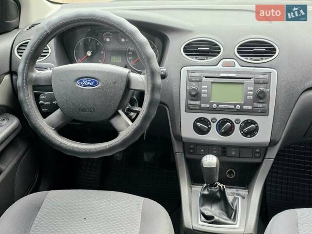 Серый Форд Фокус, объемом двигателя 1.56 л и пробегом 180 тыс. км за 3400 $, фото 25 на Automoto.ua