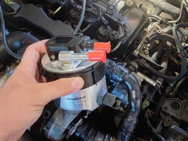 Серый Форд Фокус, объемом двигателя 1.6 л и пробегом 257 тыс. км за 4290 $, фото 6 на Automoto.ua