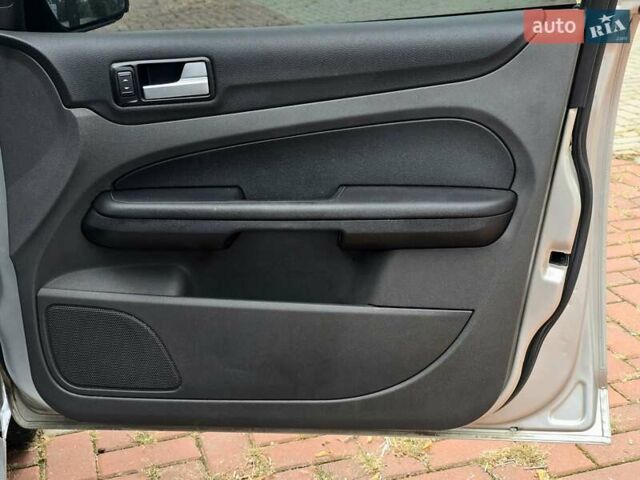 Серый Форд Фокус, объемом двигателя 1.56 л и пробегом 180 тыс. км за 3400 $, фото 26 на Automoto.ua