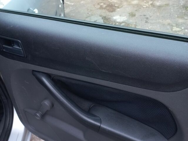 Серый Форд Фокус, объемом двигателя 0 л и пробегом 293 тыс. км за 3800 $, фото 14 на Automoto.ua