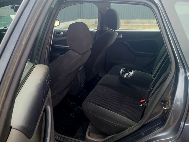 Сірий Форд Фокус, об'ємом двигуна 1.6 л та пробігом 273 тис. км за 4300 $, фото 5 на Automoto.ua