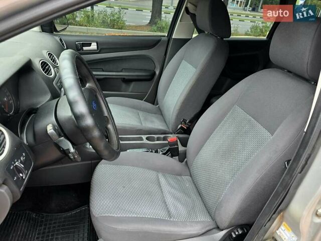Серый Форд Фокус, объемом двигателя 1.56 л и пробегом 180 тыс. км за 3400 $, фото 16 на Automoto.ua