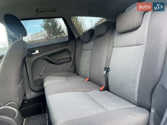 Серый Форд Фокус, объемом двигателя 1.6 л и пробегом 277 тыс. км за 4400 $, фото 13 на Automoto.ua