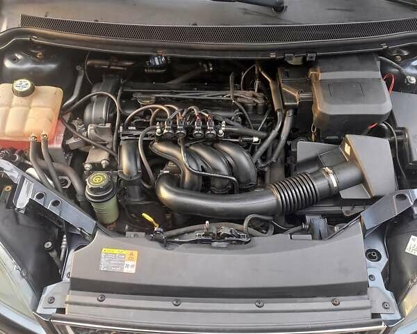 Серый Форд Фокус, объемом двигателя 1.6 л и пробегом 400 тыс. км за 6000 $, фото 2 на Automoto.ua