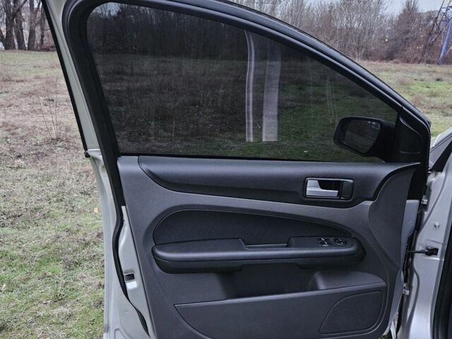 Серый Форд Фокус, объемом двигателя 1.8 л и пробегом 220 тыс. км за 4950 $, фото 8 на Automoto.ua