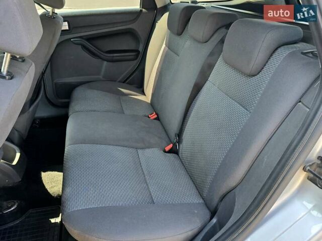 Сірий Форд Фокус, об'ємом двигуна 1.56 л та пробігом 180 тис. км за 3700 $, фото 17 на Automoto.ua
