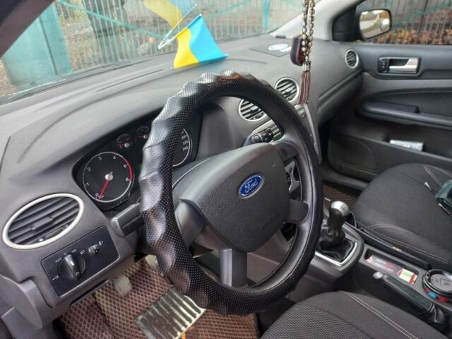 Сірий Форд Фокус, об'ємом двигуна 1.6 л та пробігом 310 тис. км за 3950 $, фото 5 на Automoto.ua