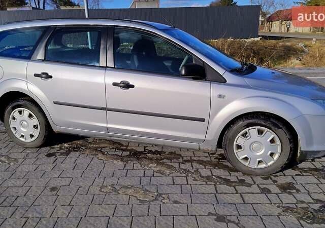 Сірий Форд Фокус, об'ємом двигуна 1.6 л та пробігом 247 тис. км за 4000 $, фото 3 на Automoto.ua