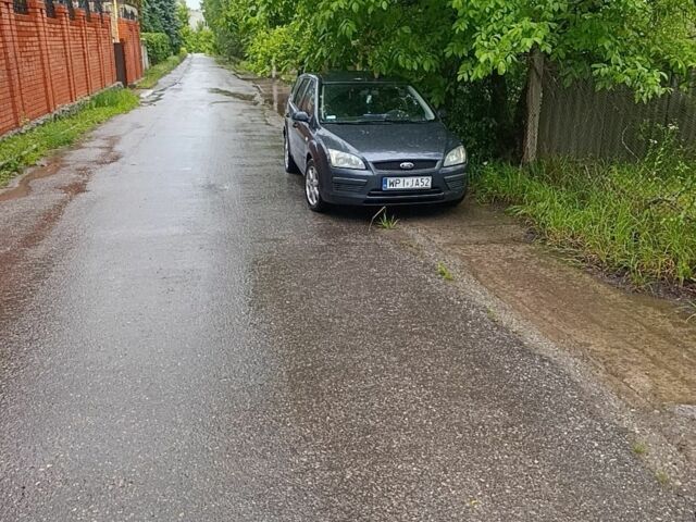 Серый Форд Фокус, объемом двигателя 2 л и пробегом 300 тыс. км за 1600 $, фото 5 на Automoto.ua